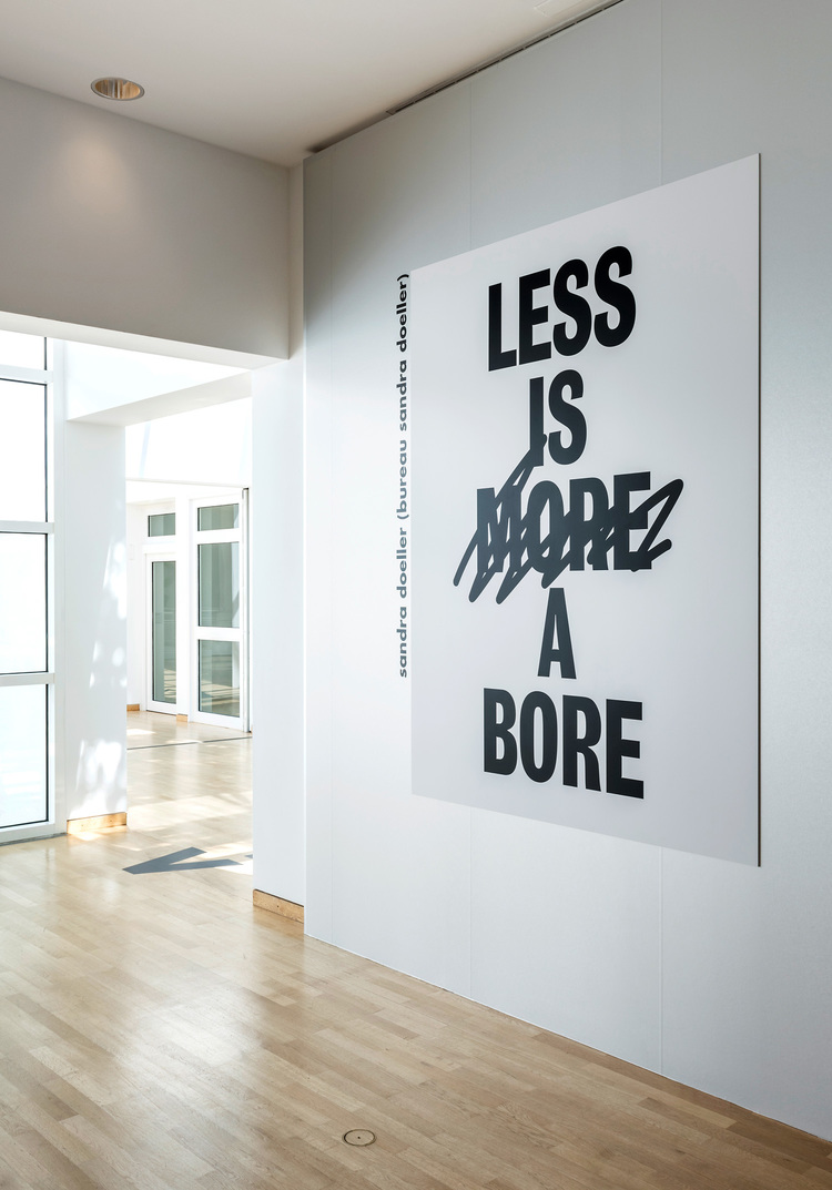 Main_less-is-more_plakat_mak_klein_v2